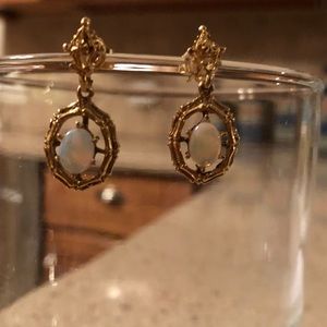 14 kt solid gold opal earrings